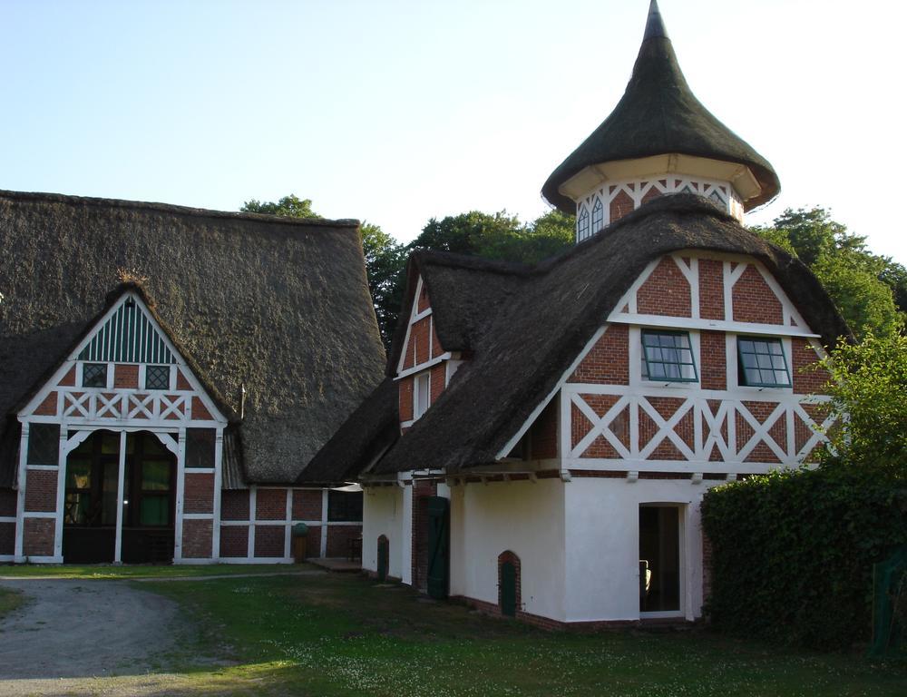 Taubenhof - Gut Cadenberge Hotel Exterior photo