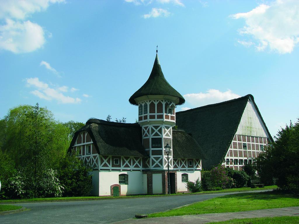 Taubenhof - Gut Cadenberge Hotel Exterior photo